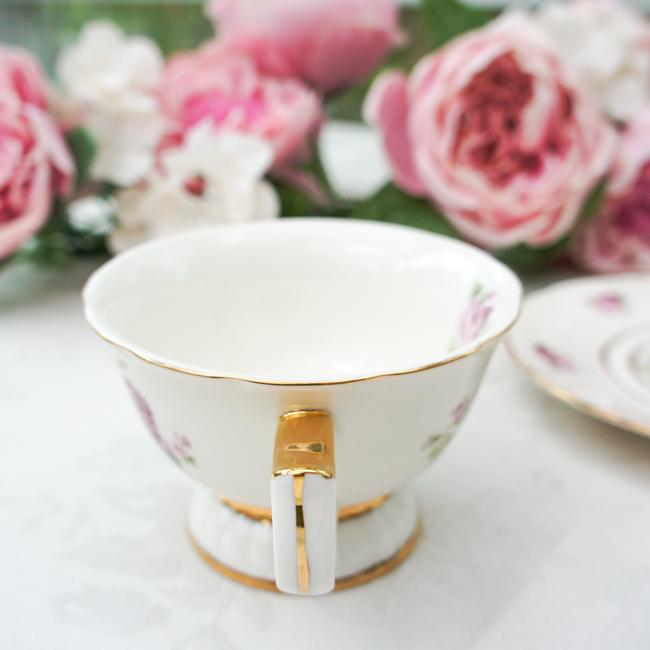 レア♡入手困難♡ ラデュレ アニバーサリー ローズ ラデュレ101 ♡リズリサ♡ リズリサ新作バッグレビュー！お洋服中学生の時よく着てたなぁ