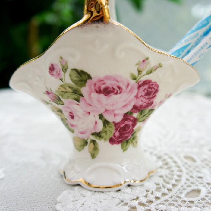 お値下げイマン♡ダイアナローズ花瓶陶器マニーローズバスケット薔薇