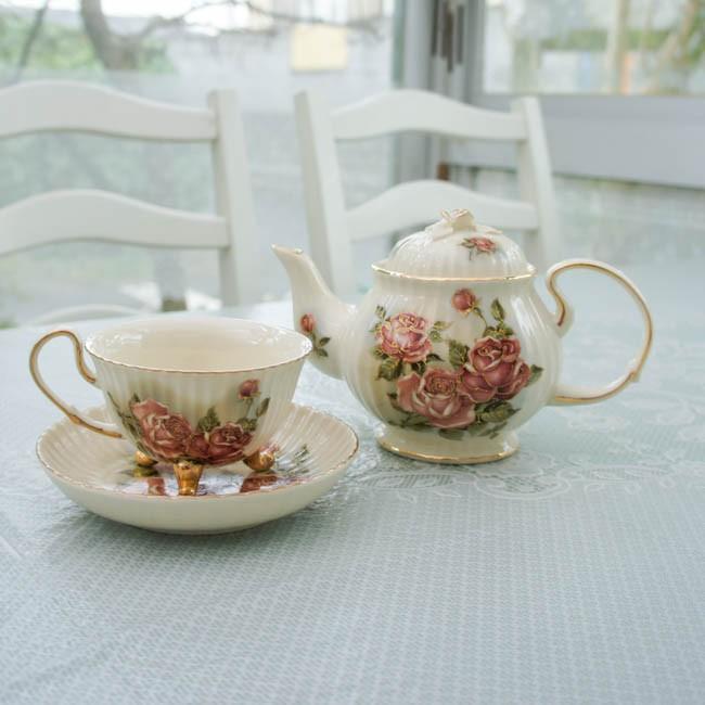 ティーカップ ソーサー おしゃれ 薔薇 ローズ ゴールドローズ 三ツ足 ゴージャス 高級感 E 857 330 薔薇とレースと天使のお店 通販 Yahoo ショッピング