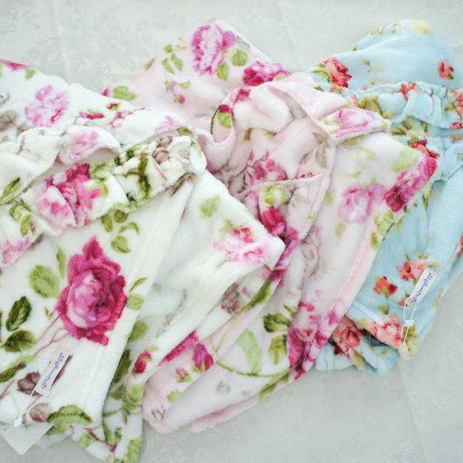 ブランケット ひざ掛け フリルローズ柄 ピンク ホワイト ブルー ポリエステル 80 140cm 薔薇 かわいい マイクロファイバー Lv J 503 Fhk 薔薇とレースと天使のお店 通販 Yahoo ショッピング