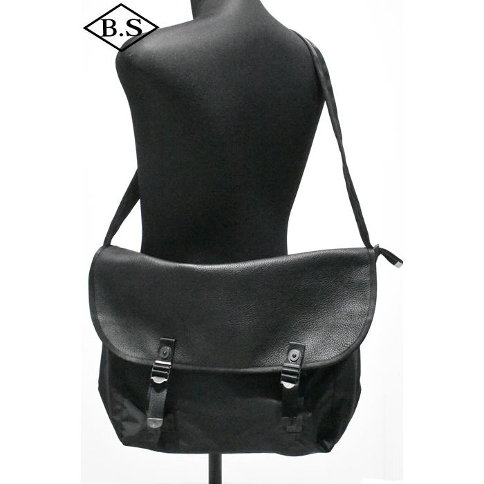 【and wander】メッセンジャーバッグ　ブラック and wander / アンドワンダー | 20L messenger bag - Black | 通販