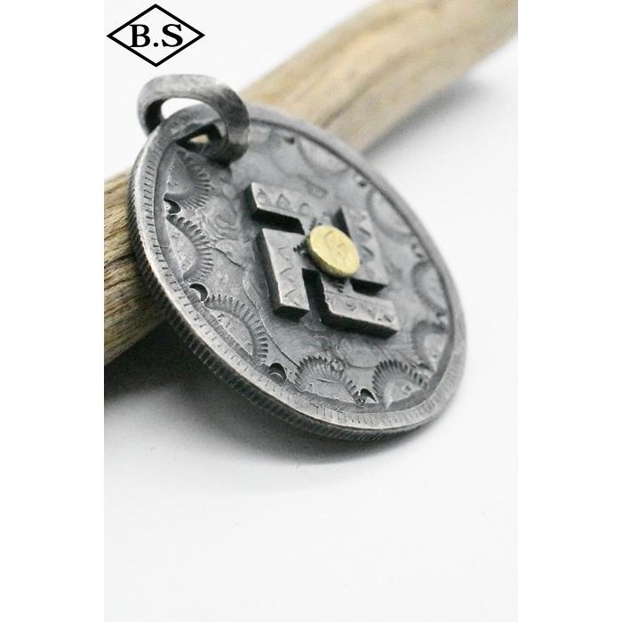 ウエストライド WESTRIDE ペンダントトップ BIRDHEAD SWASTIKA PENDANTの画像