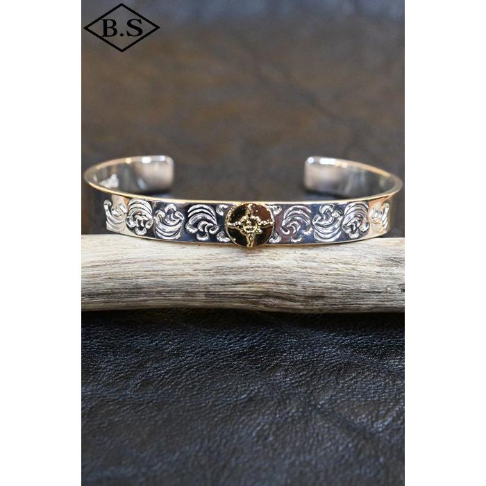 ファーストアローズ 平打 8mm カラ草彫り バングル 18k 唐草 楽天市場】ポイント2倍!!ファーストアローズ K18付き唐草彫り