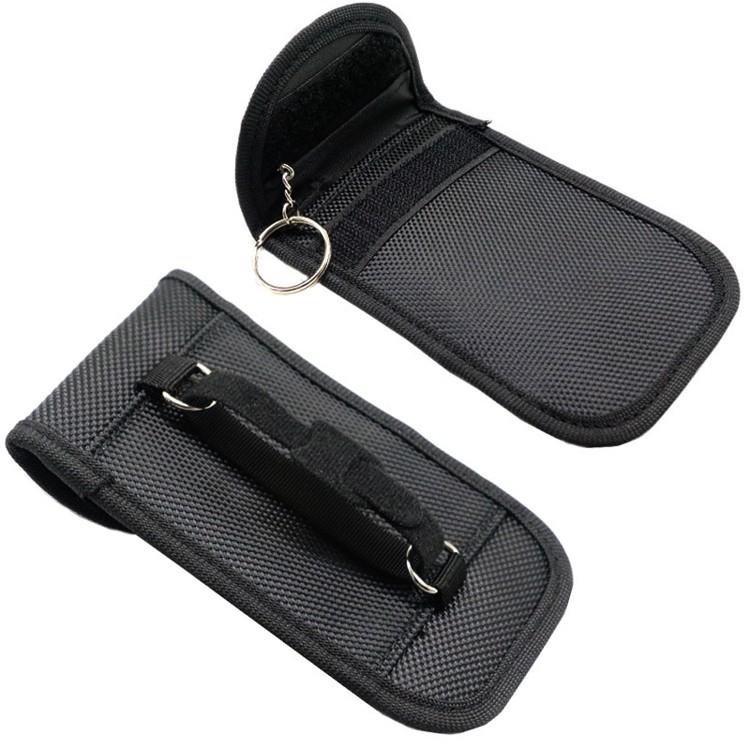 リレーアタック対策グッズ リレーアタック 対策 電波遮断ポーチ キーケース 電波 遮断 防止 ケース スマートキー 背面ベルト通し付き ブラック |  | 06