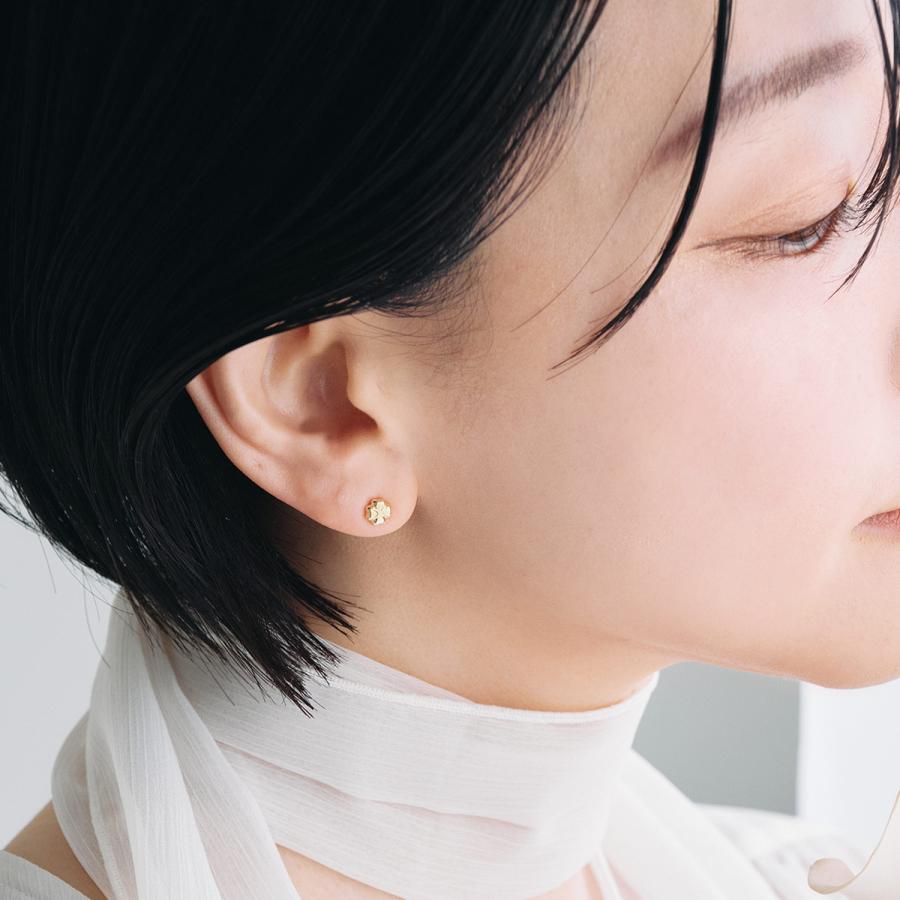 18金 ピアス クローバー 四つ葉 小さい 小ぶり 18K K18 イエロー