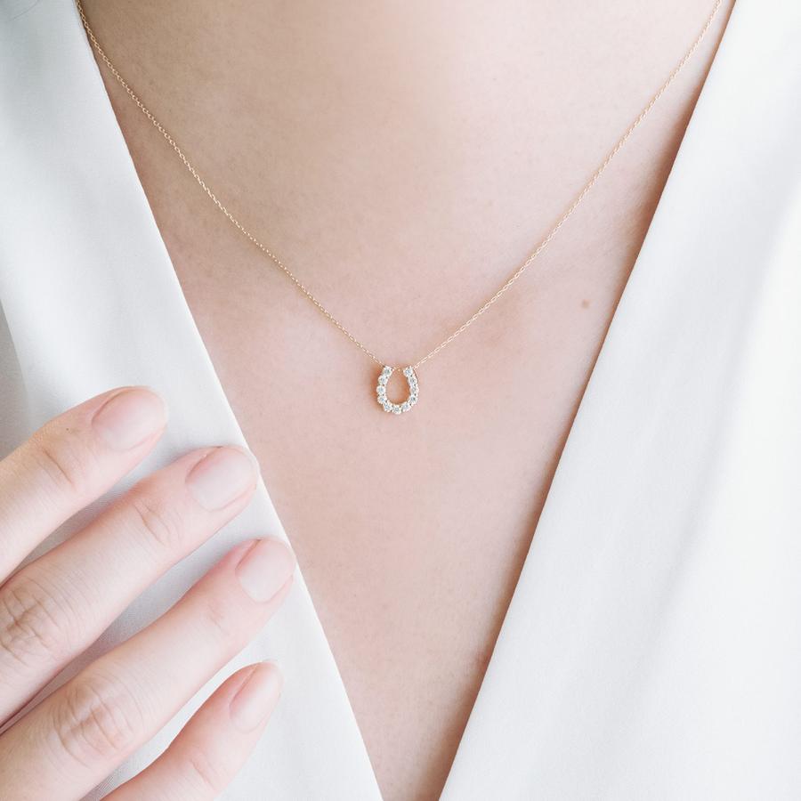 ホースシュー ネックレス 18金 ダイヤモンド 18k イエローゴールド 馬蹄 ゴールド シンプル プレゼント 贈り物 嫁 彼女 妻 20代 30代 バースデープレゼントの画像
