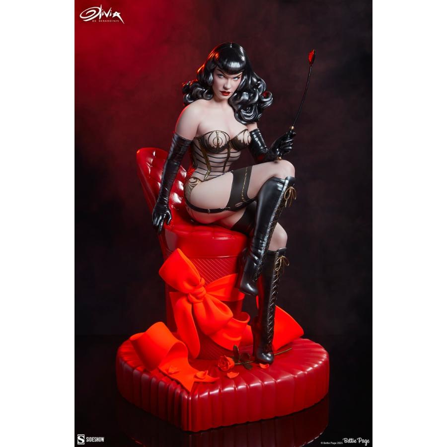 ベティ・ペイジ Bettie Page Love Hurts スタチュー 17インチ（約43cm） Sideshow |  | 01
