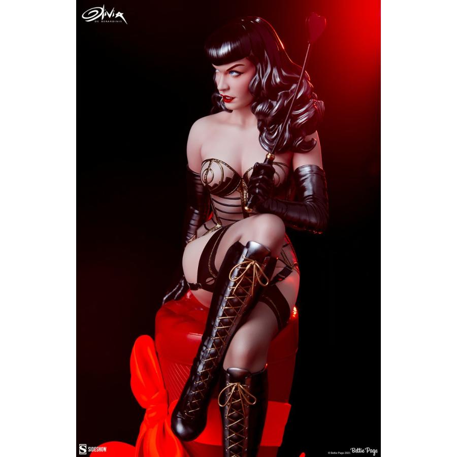 ベティ・ペイジ Bettie Page Love Hurts スタチュー 17インチ（約43cm） Sideshow |  | 02