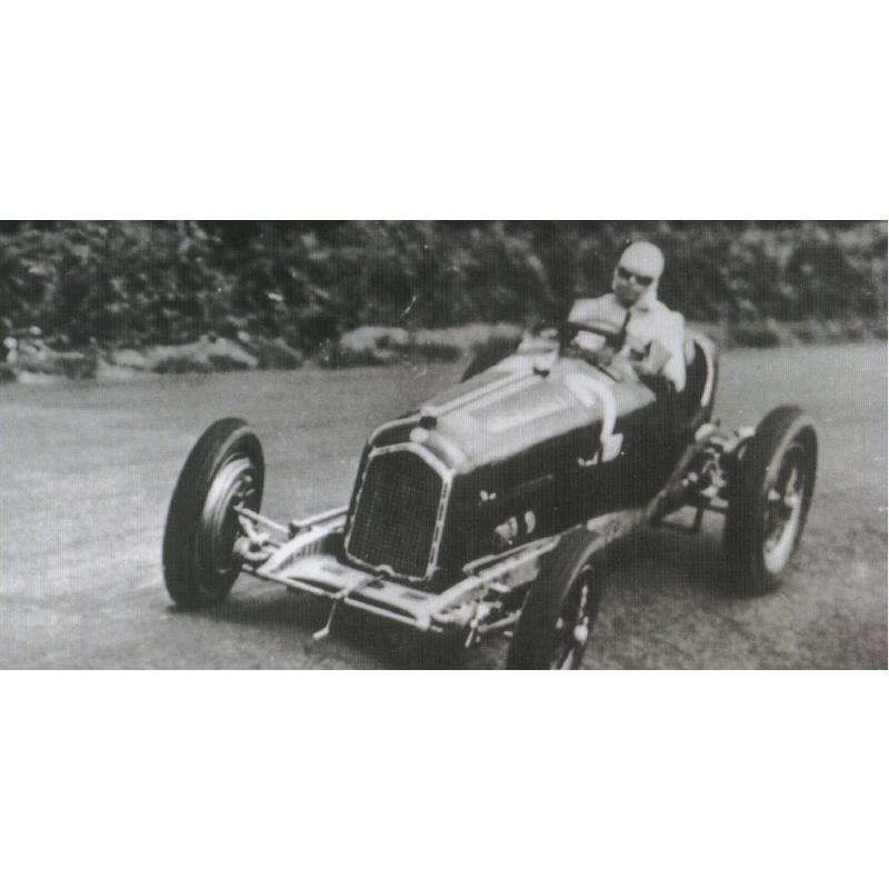 CMC M-220 1:18 Alfa Romeo P3 #32 Caracciola - Vainqueur GP Allemagne 1932, Limited Edition 1000 Pcs
