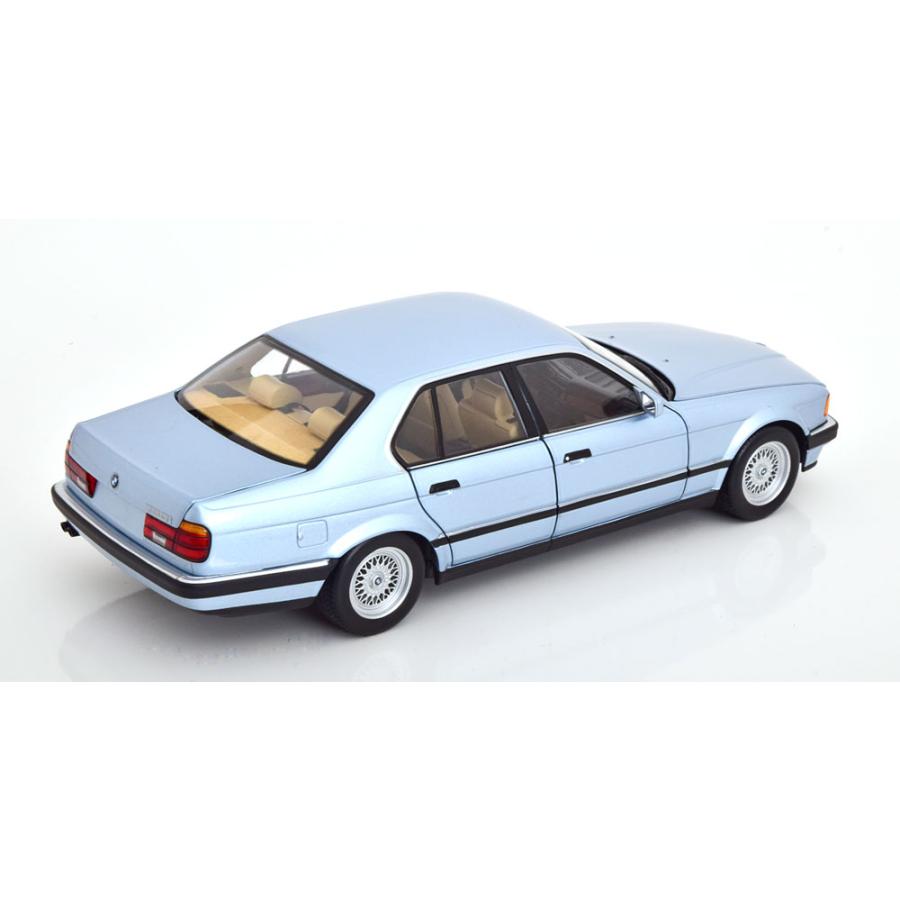BMW 730i (E32) 1986 ライトブルーメタリック/ Minichamps 1/18 |  | 01