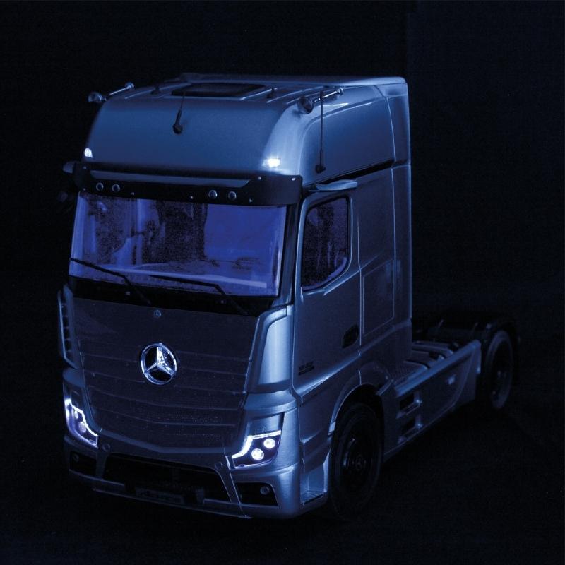 Mercedes Benz Actros MP5 GigaSpace 4x2 トラック / NZG 1/18 Mercedes Benz Actros MP5 GigaSpace 4x2 トラック / NZG 1/18