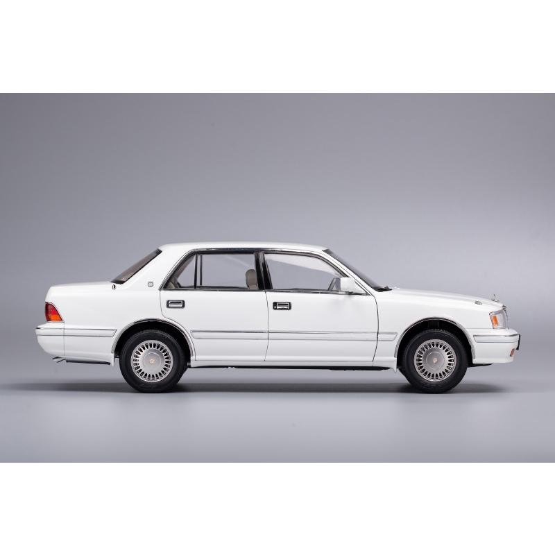 1/18 トヨタ　クラウン ミニカー/完成品 数量限定セール イグニッションモデル 1/18