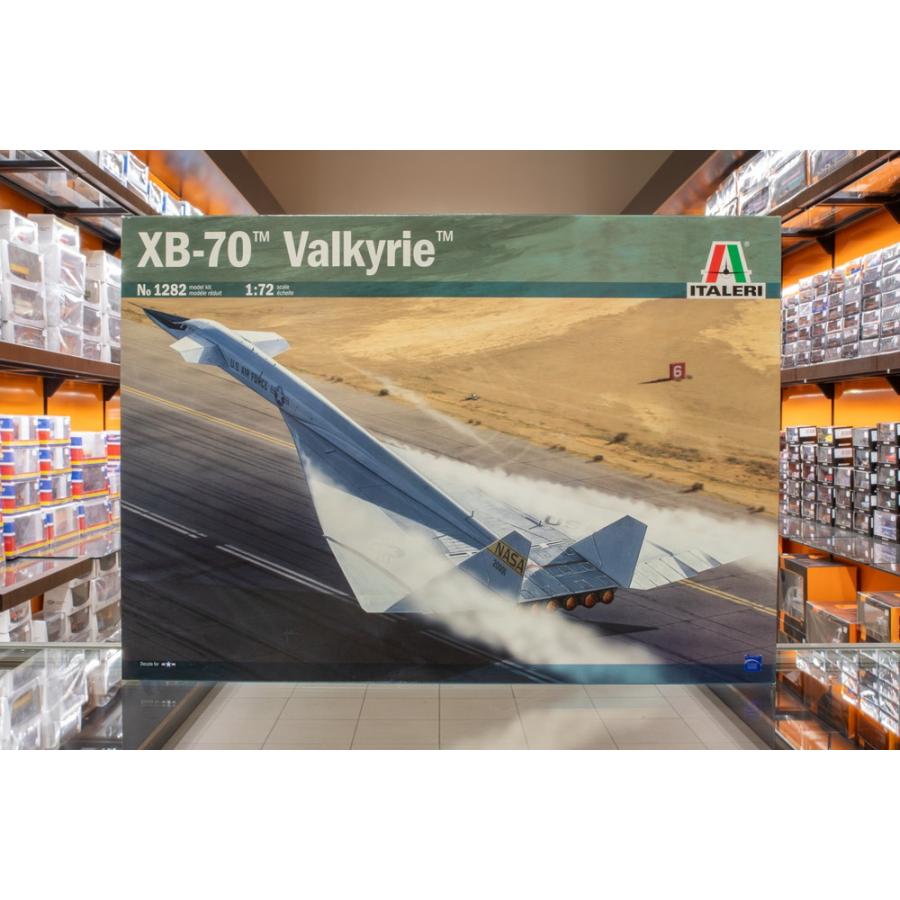 【送料込み】プラモデル XB-70 ヴァルキリー 1/72スケール XB-70 ヴァルキリー 試作戦略爆撃機 (プラモデル) - ホビー