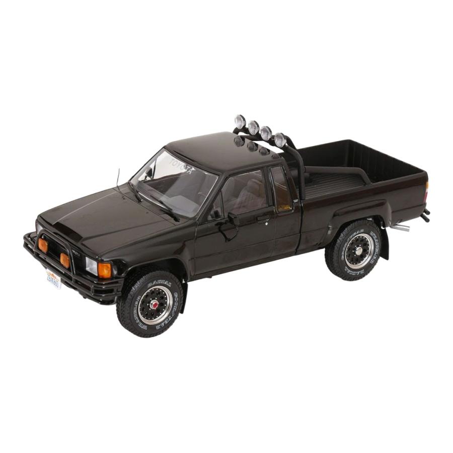 【予約】2026年発売予定 Toyota ハイラックス Xtra Cab 4x4 1985 ブラック / KK-SCALE 1/18 ミニカー | 