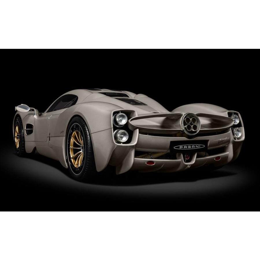 パガーニ ユートピア クーペ 金属製組み立てキット Pagani Utopia 1/8
