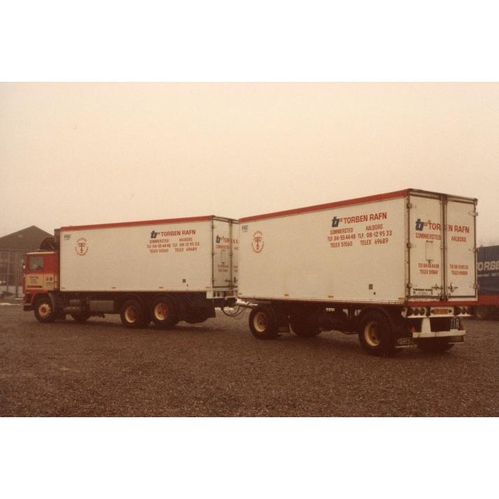 Tekno Torben Rafn Volvo F12 トラックトレーラー 1/50_4