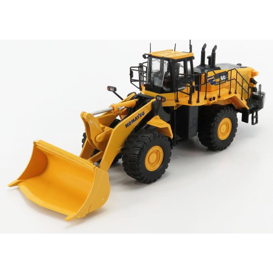 Komatsu WA600 Scraper Tractor イエローブラック / Universal Hobbies 1/50 ミニカー | 