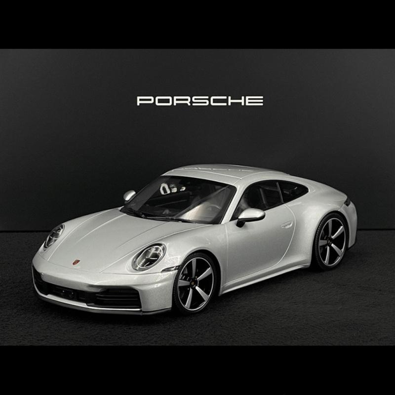 Porsche 911 Carrera クーペ Type 992.2 2024 GTシルバー メタリック