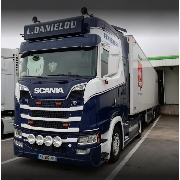 アイル】 1/50 3軸低床トレーラー自動あゆみ付 建機 SCANIA アイル】 1