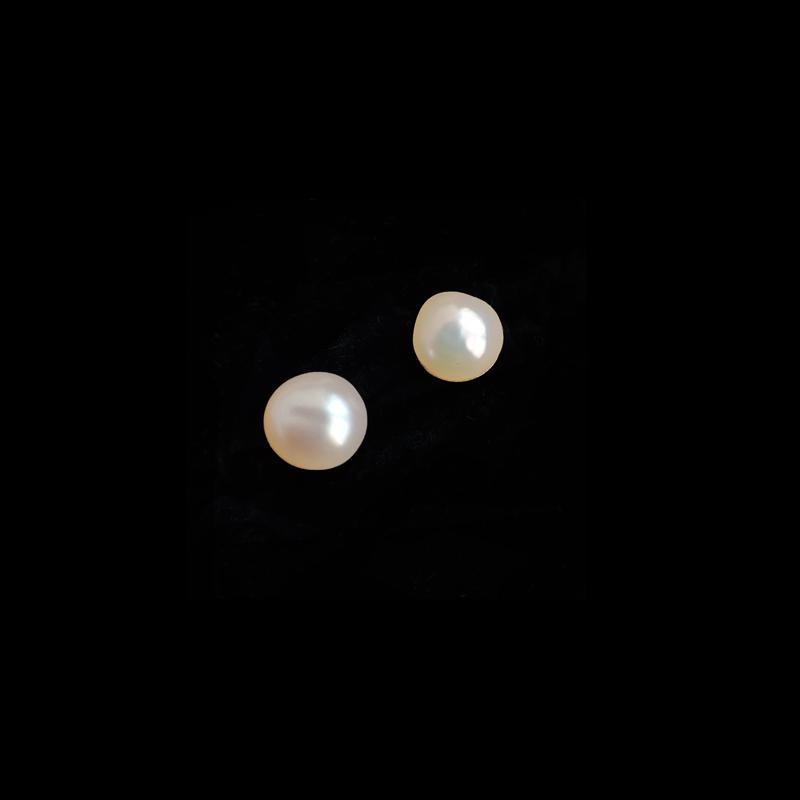 イギリスヴィンテージ　バーミンガム　9Kゴールド　天然パール　タイニー　スタッドピアス（1995年）_3
