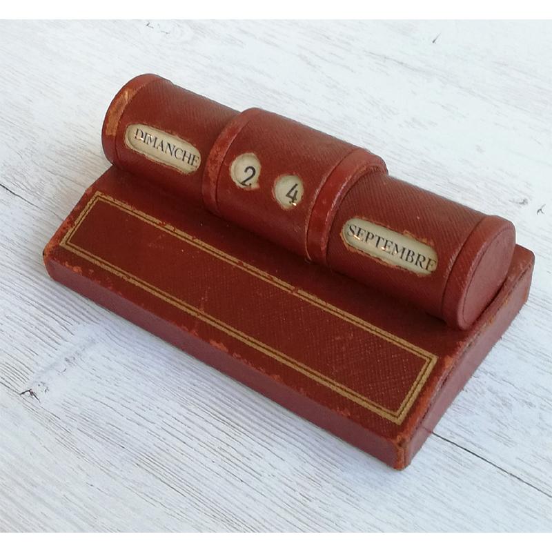 レザー張り 卓上万年カレンダー フランスヴィンテージ : BAU ANTIQUES