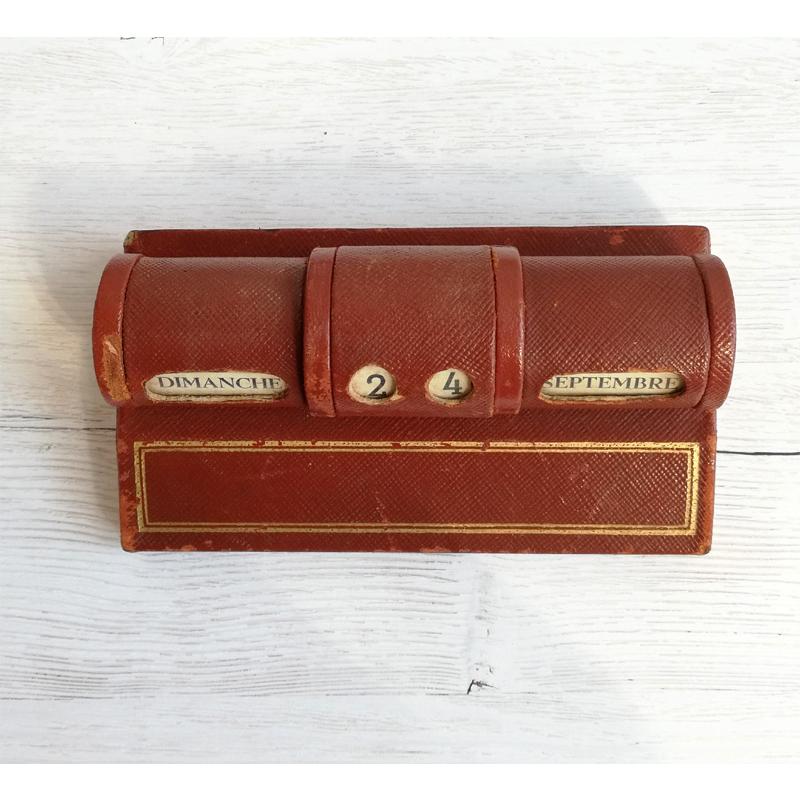 レザー張り 卓上万年カレンダー フランスヴィンテージ : BAU ANTIQUES