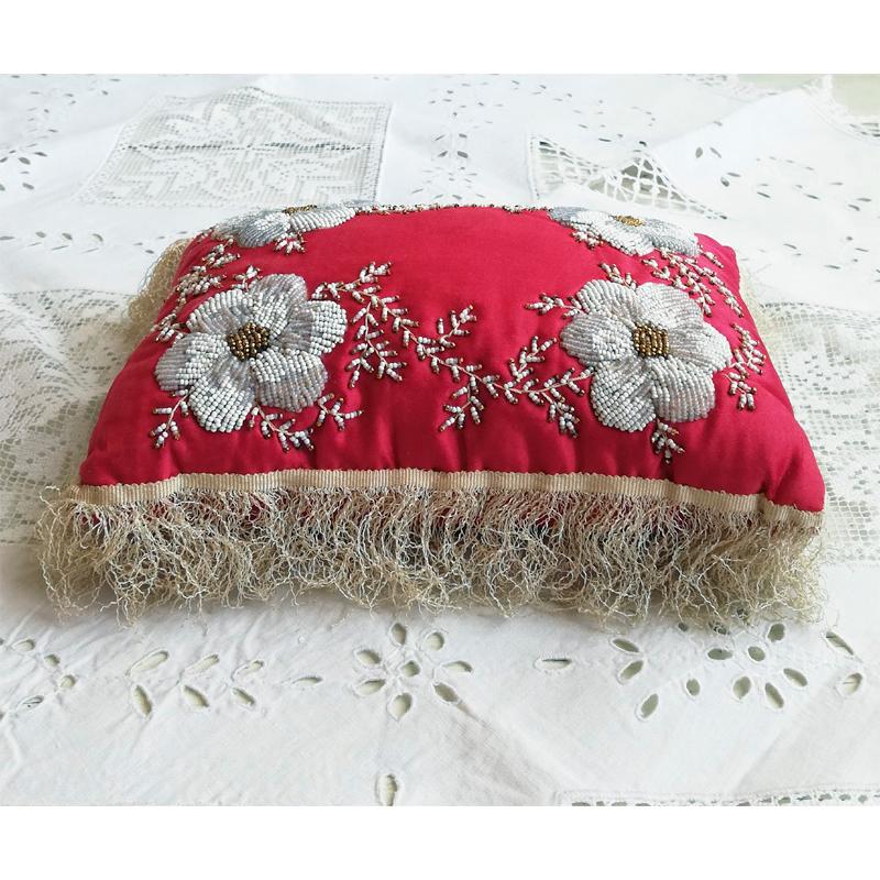 お花のビーズ刺繍 シルク ミニクッション イギリスアンティーク : BAU