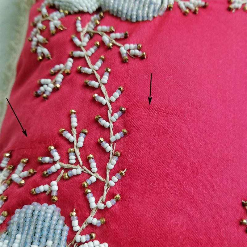 お花のビーズ刺繍 シルク ミニクッション イギリスアンティーク : BAU