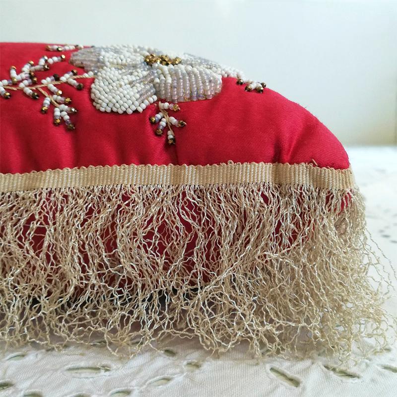 お花のビーズ刺繍 シルク ミニクッション イギリスアンティーク : BAU