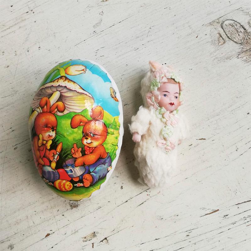 うさぎの着ぐるみ ビスクベビードール with イースターエッグ ドイツ