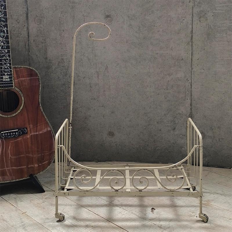 アイアン製 折りたたみ式 ドール用ベッド フランスアンティーク : BAU