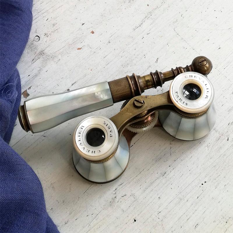 CHEVALIER OPTICIEN マザーオブパール ハンドル付き オペラグラス