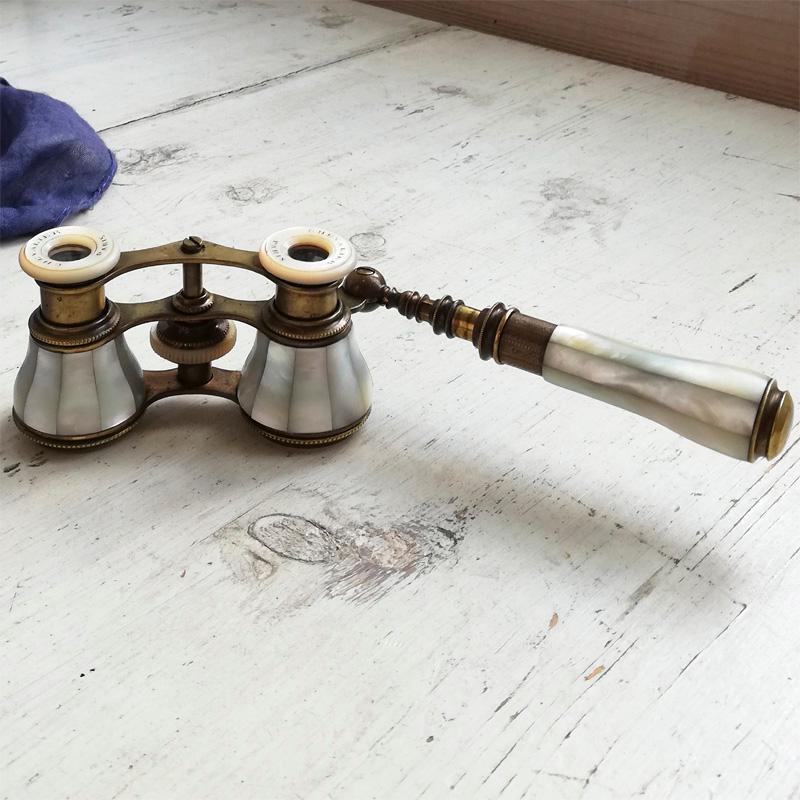 CHEVALIER OPTICIEN マザーオブパール ハンドル付き オペラグラス