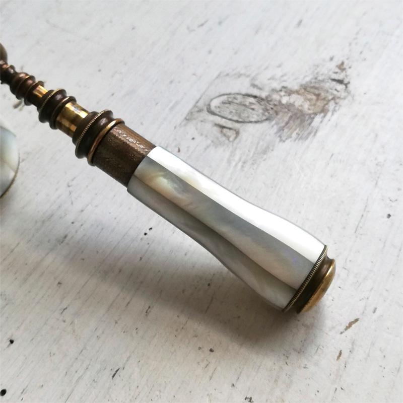 CHEVALIER OPTICIEN マザーオブパール ハンドル付き オペラグラス