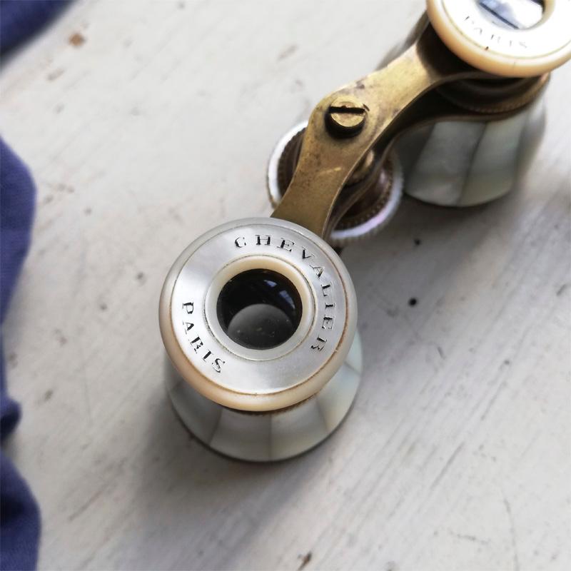 CHEVALIER OPTICIEN マザーオブパール ハンドル付き オペラグラス