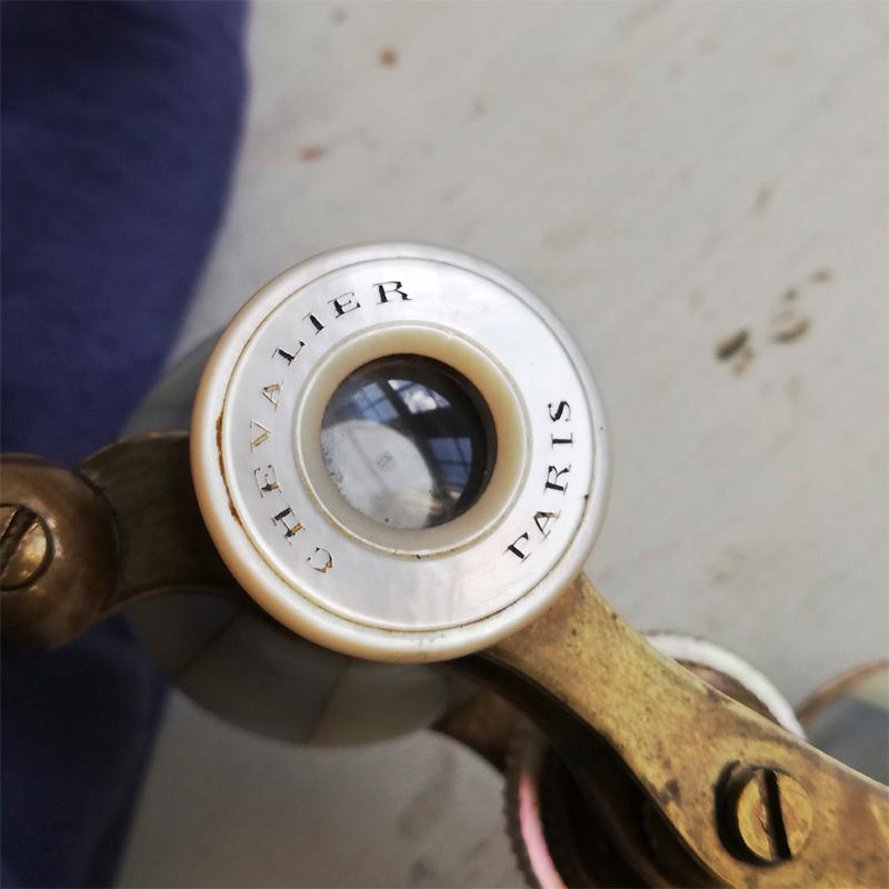 CHEVALIER OPTICIEN マザーオブパール ハンドル付き オペラグラス
