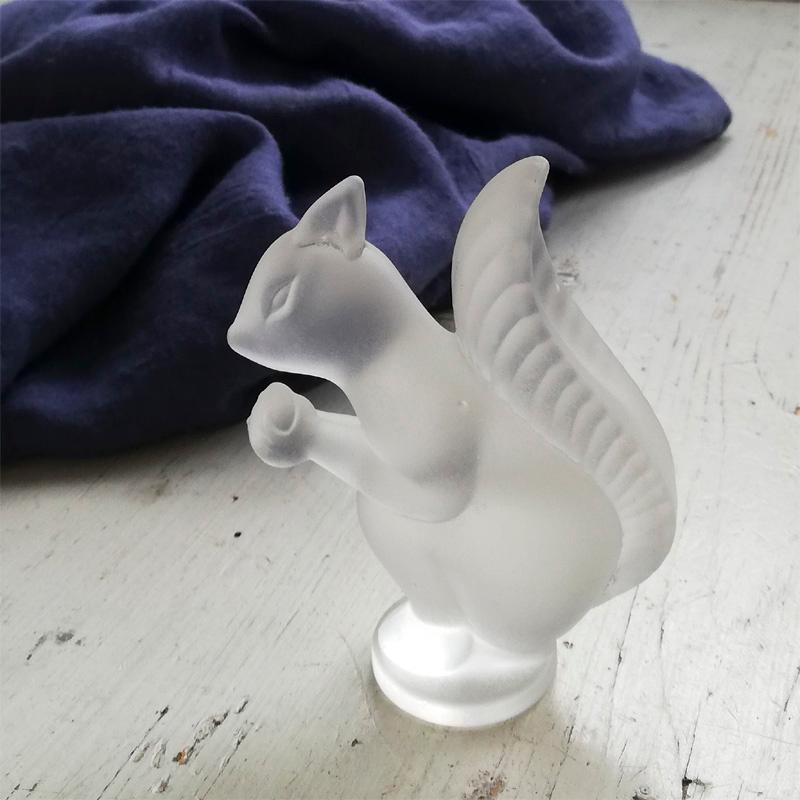 フロストガラスのリスの置物 フランスヴィンテージ : BAU ANTIQUES