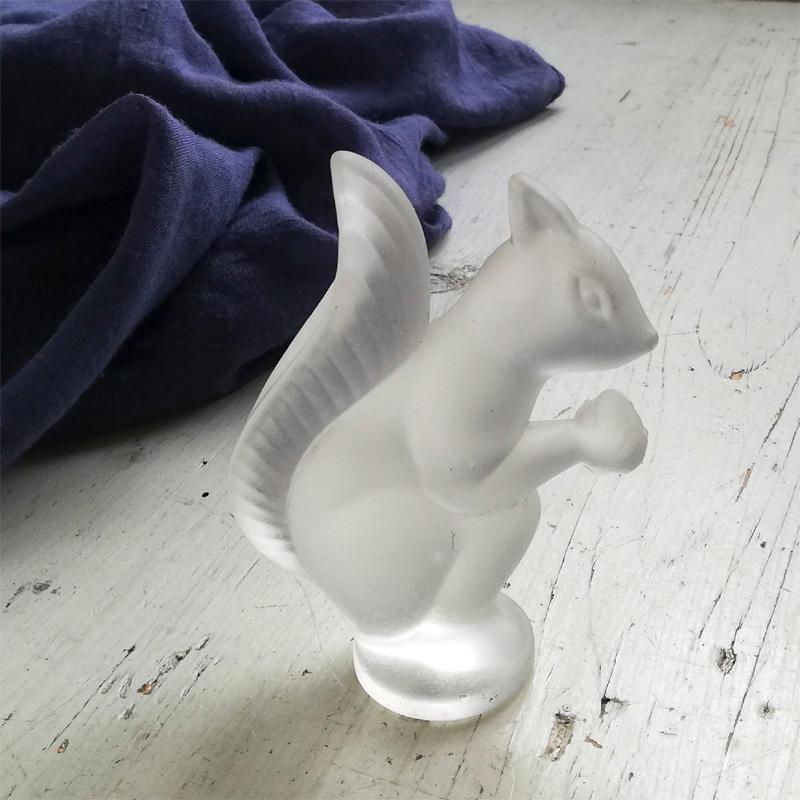 フロストガラスのリスの置物 フランスヴィンテージ : BAU ANTIQUES