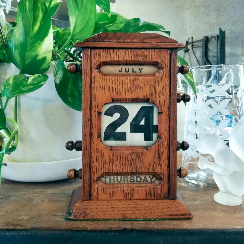 エドワーディアン オーク製 万年 デスクカレンダー : BAU ANTIQUES