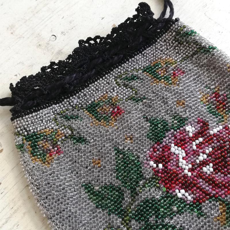 ビーズ刺繍 ハンドバッグ 薔薇 花柄 アンティーク風 パーティー フォーマル ヴィクトリアン マイクロガラスビーズ 薔薇柄 パース/バッグ イギリス