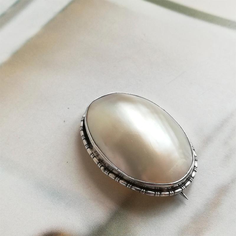 マザーオブパール ブローチ イギリスアンティーク : BAU ANTIQUES