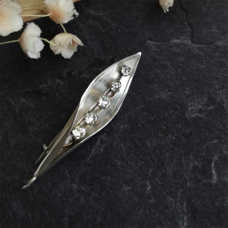 スターリングシルバー ペーストガラス 鈴蘭のブローチ 1920年 : BAU