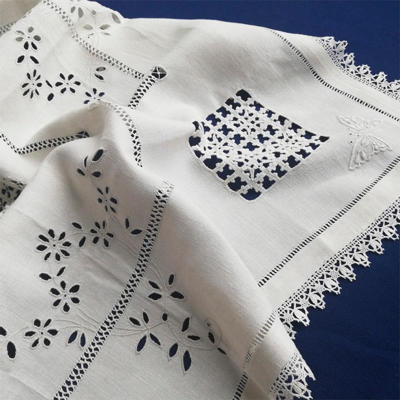 たっぷり花のクロシェレース 生成りのテーブルクロス イギリス