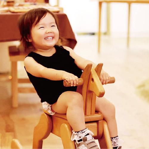 【中古品/USED】 木馬 おもちゃ 木製 乗り物 玩具 日本製 1歳 2歳 3歳 男の子 女の子 幼児 孫 赤ちゃん もくば ロッキング 頑丈 かっこいい かわいい おしゃれ 人気 おすすめ 【ZYX1245692017】(43560円)