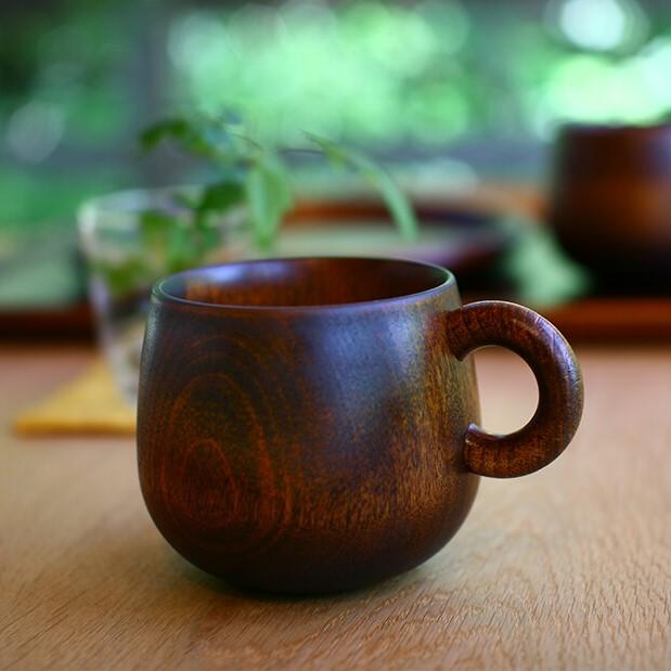 シェーヌ・ドゥ マグカップ コップ 日本製 木製 国産材 拭き漆 天然木 男性 女性 大人 シンプル かわいい おしゃれ 軽い 軽量 丈夫 取っ手 オークヴィレッジ |  | 01