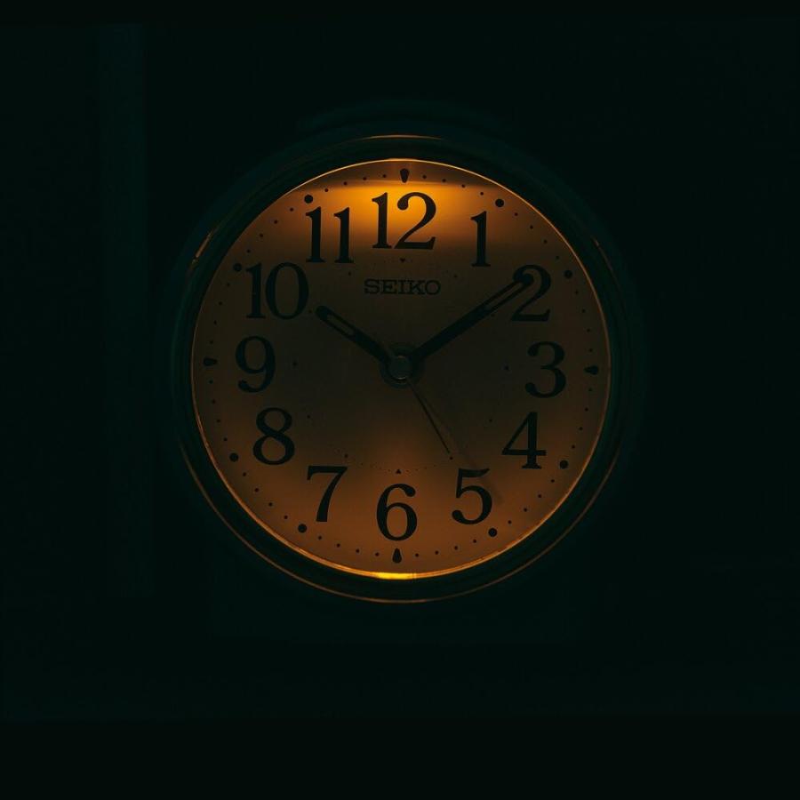 セイコークロック(Seiko Clock) 目覚まし時計 置き時計 自動点灯 アナログ 夜でも見える 銀色メタリック 116×115×81mm KR5｜bayashin-store｜05