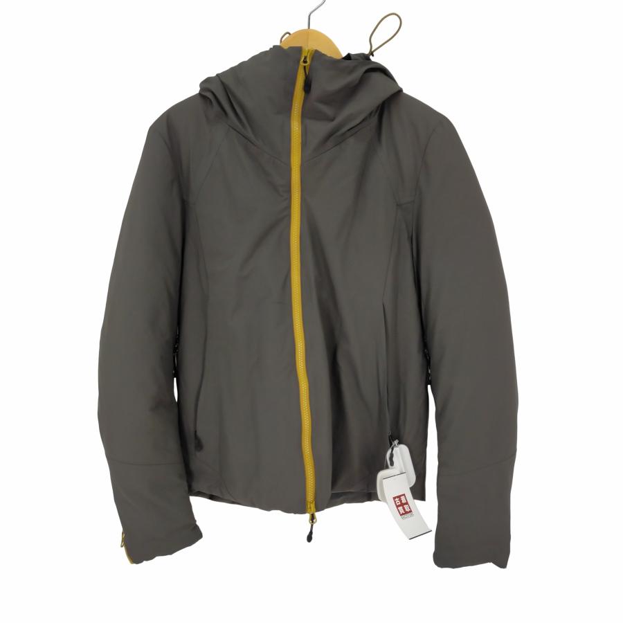 【美品】ATTACHMENT ダウンプルオーバーアウター グレー サイズ2 美品】ATTACHMENT ダウンプルオーバーアウター グレー サイズ2