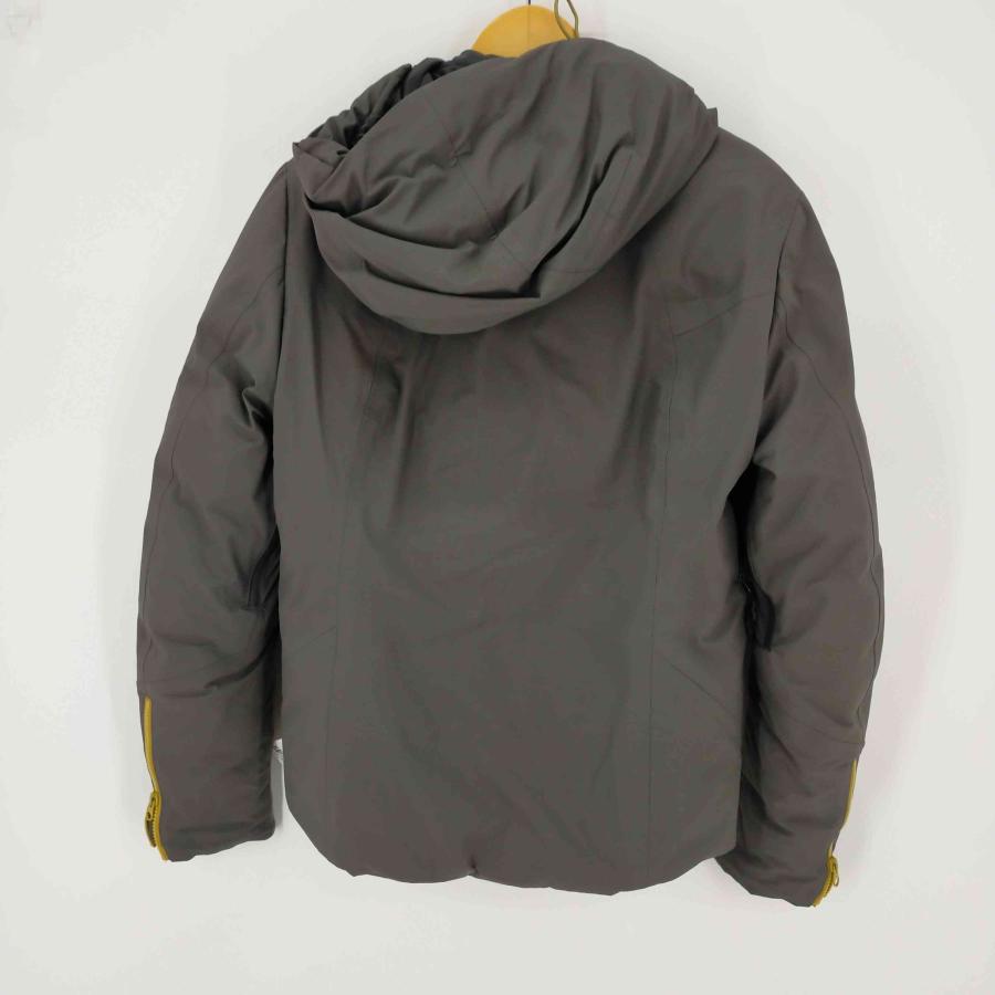 【美品】ATTACHMENT ダウンプルオーバーアウター グレー サイズ2 美品】ATTACHMENT ダウンプルオーバーアウター グレー サイズ2