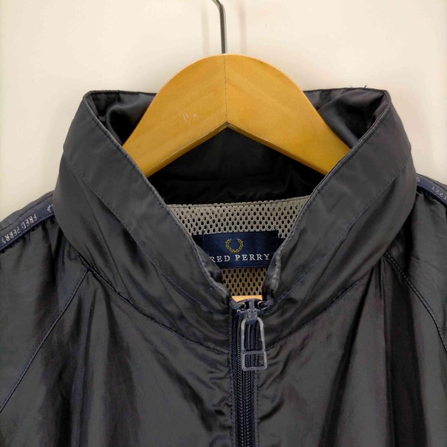 フレッドペリー　FRED PERRY ナイロンジャケット　ワンポイント刺繍　古着 FRED PERRY（フレッドペリー） 裏地メッシュ ワンポイント刺繍ブルゾン