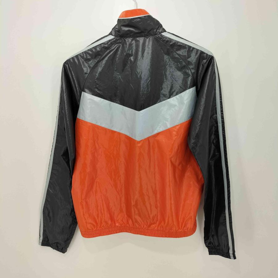 アディダス 銀アディカラー トリコロールメタリック ナイロンジャケット 女性M adidas（アディダス）の「アディカラー トリコロール メタリック